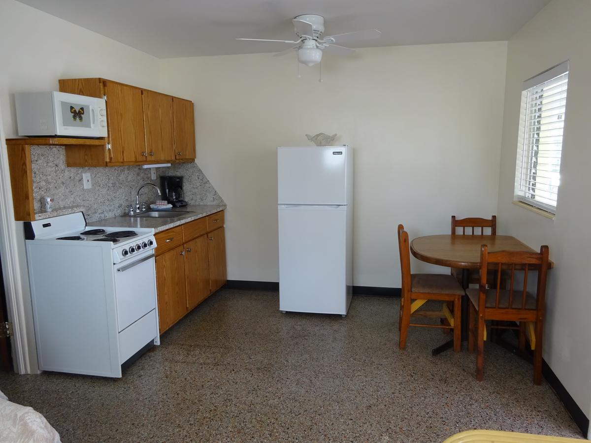 Ebb Tide Motel St. Pete Beach Exterior photo